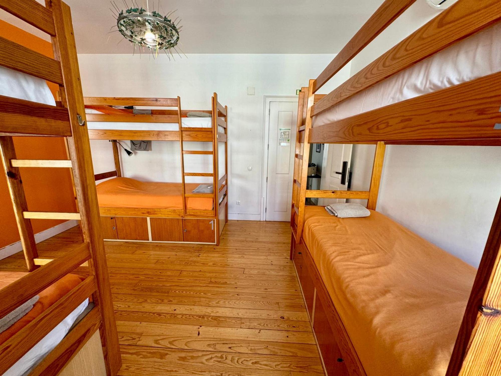 Lisbon Lounge Hostel Екстер'єр фото